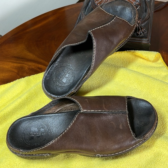 Merrill sandals. Well broke in. Size 7. Brown - Picture 5 of 16
